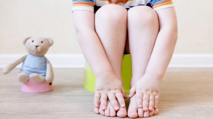 hướng dẫn bé đi vệ sinh