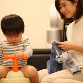 hướng dẫn bé đi vệ sinh